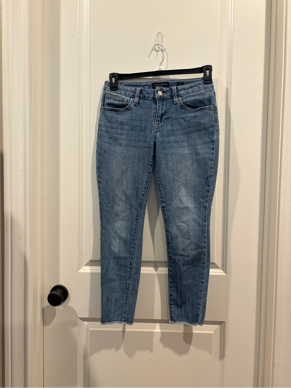 Women’s Lucky Brand Medium Blue Cropped Ankle Jeans size 4/27